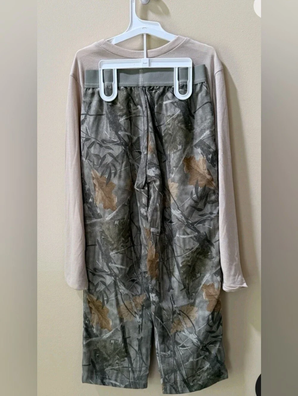 Grayson Threads Kids Boys' 2pc NYC Camouflage Long Sleeve Pajama Set - Beige M